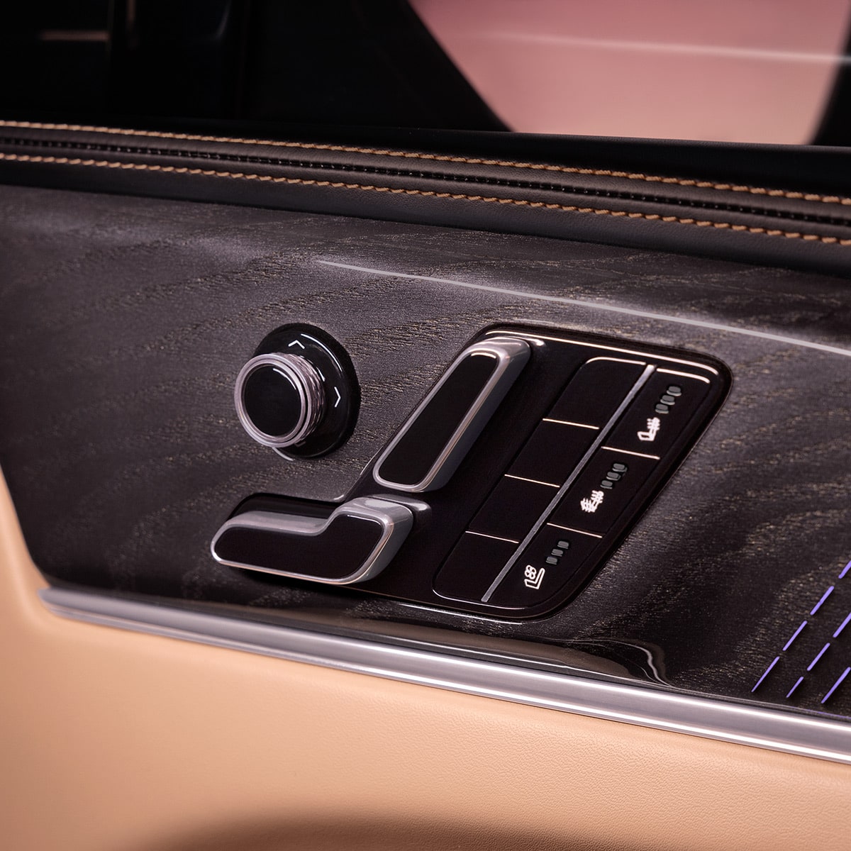 my25-escalade-iq-interior-page-grid-9.jpg
