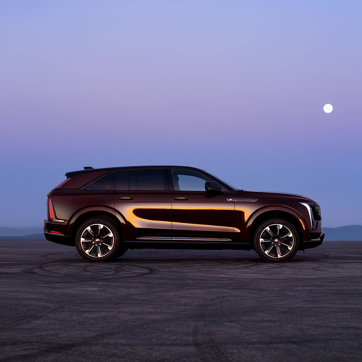 my26-escalade-iq-gallery-grid-exterior-passenger-side-profile.jpg