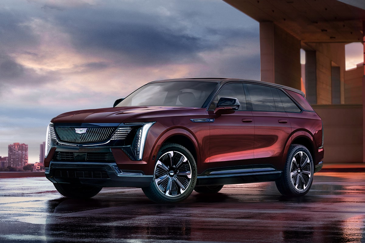 my26-escalade-iq-overview-additional-experiences-front-drivers-side