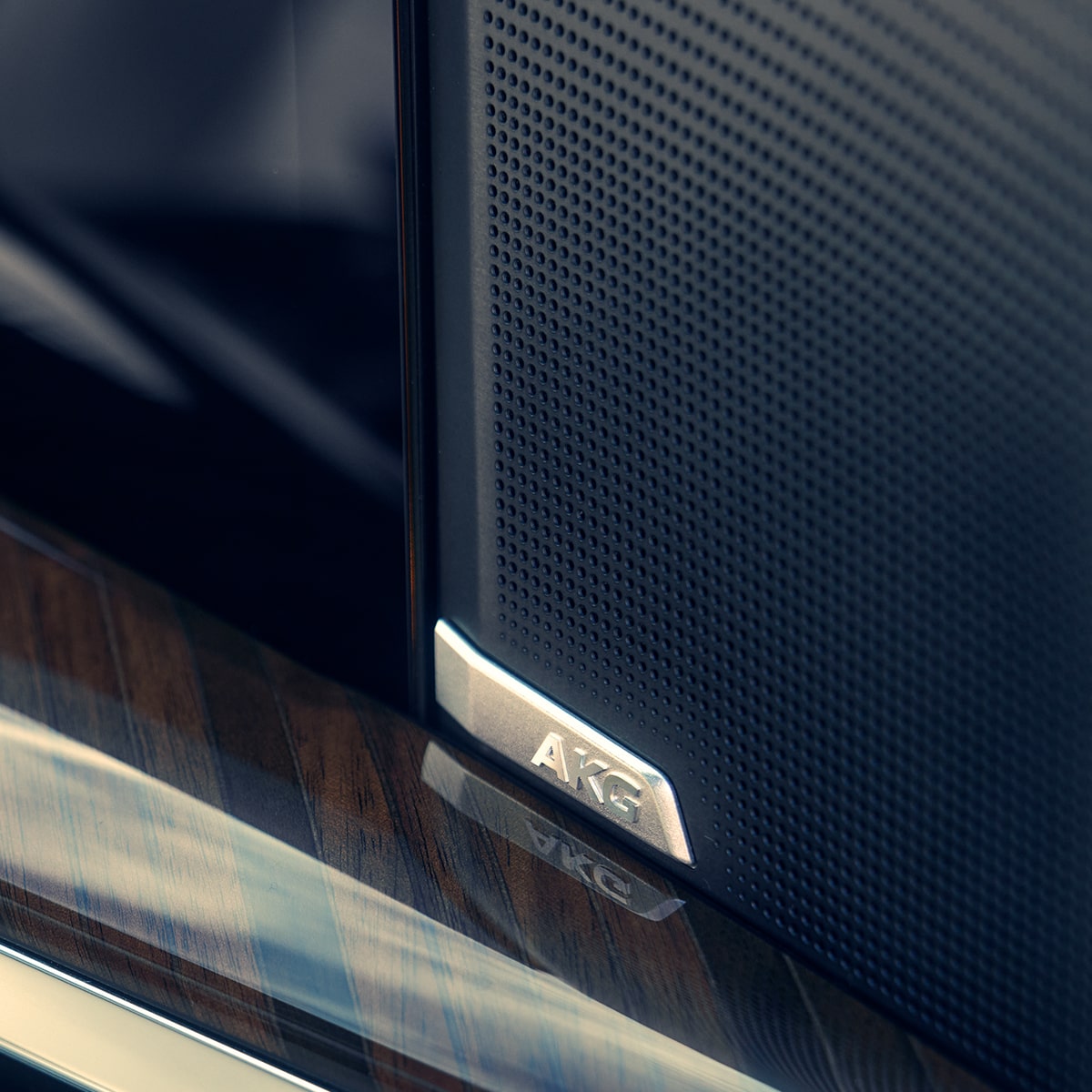 my25-escalade-gallery-interior-grid-akg-speakers.jpg