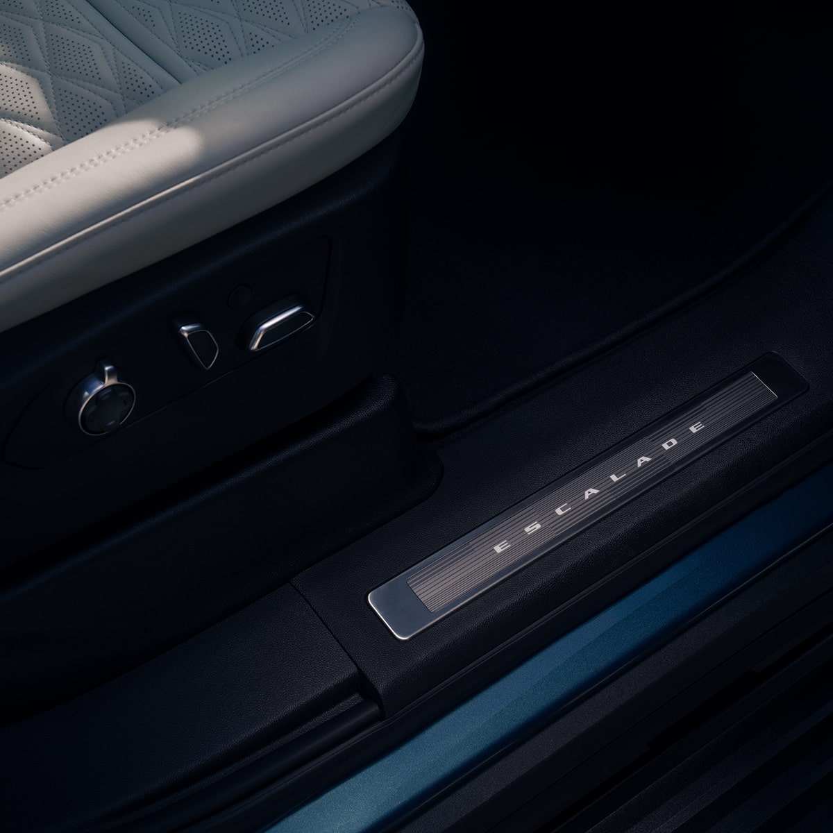 my25-escalade-gallery-interior-grid-door-sill.jpg