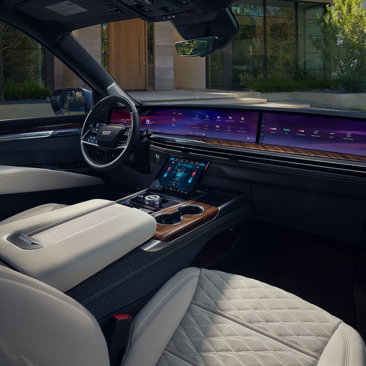 my25-escalade-gallery-interior-grid-led-screen.jpg