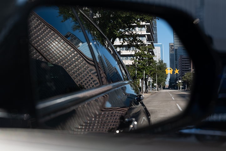 LANE CHANGE ALERT WITH SIDE BLIND ZONE ALERT